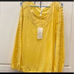 Monoreno Size Large NWT yellow top